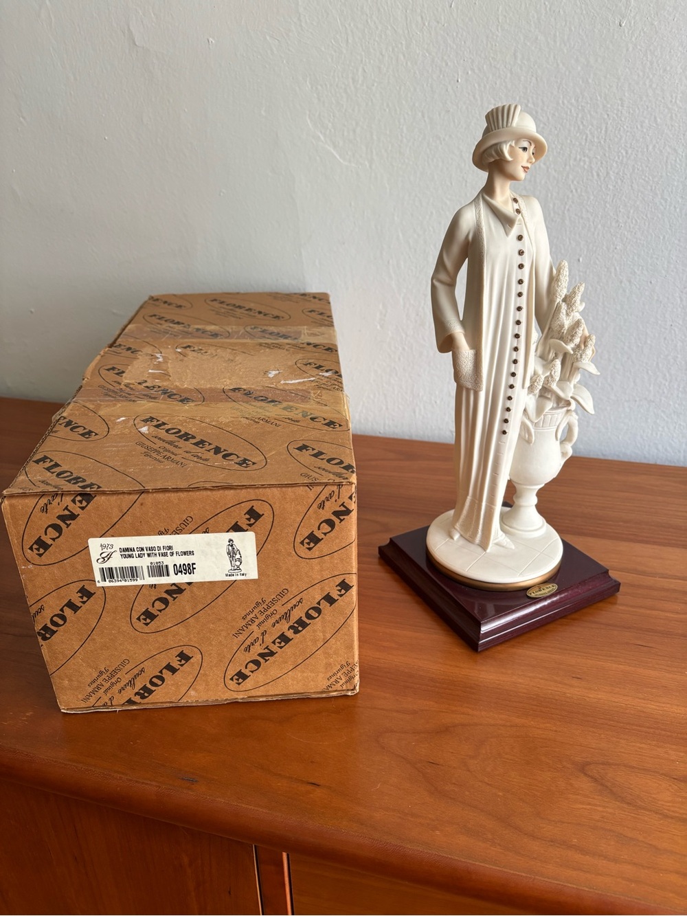 Giuseppe Armani Young Lady with Vase of Flowers # 0498F with Box